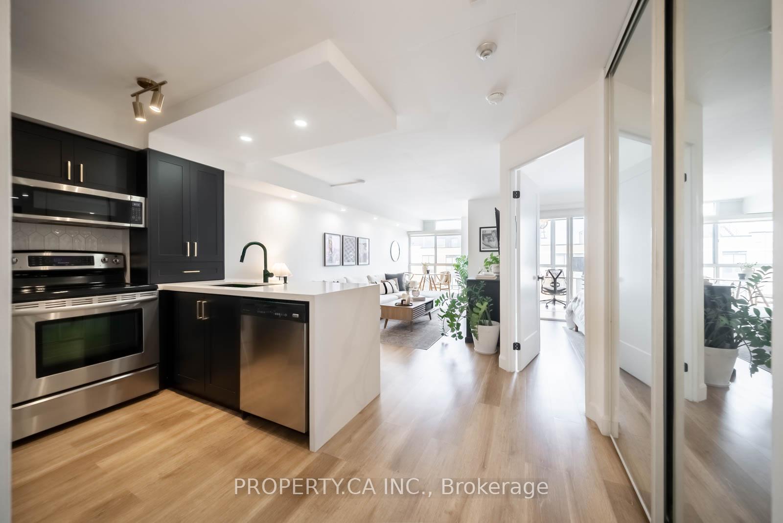 Photo 4 of Unit 920, 801 King Street W, Toronto, Niagara — HOMEH