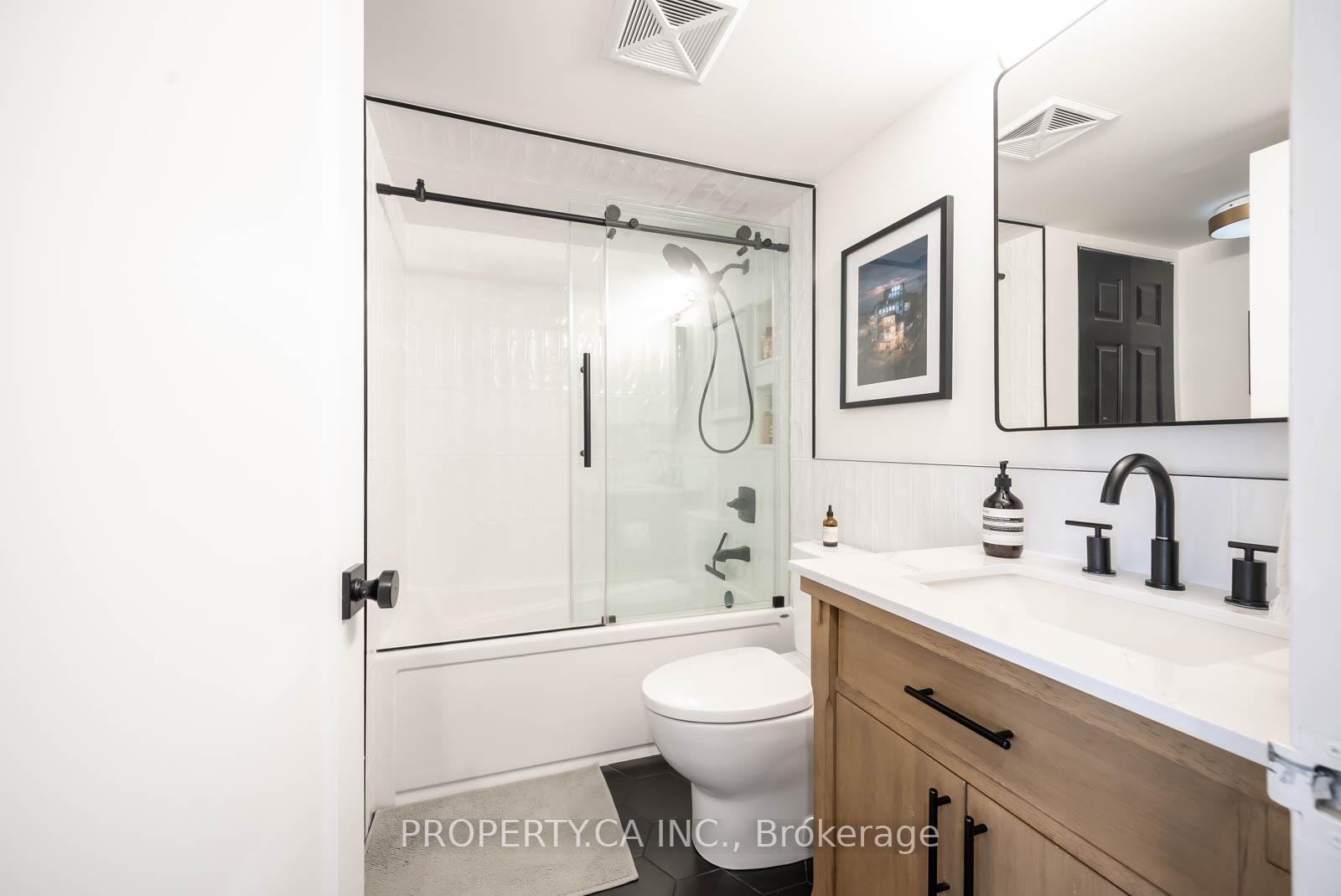 Photo 12 of Unit 920, 801 King Street W, Toronto, Niagara — HOMEH