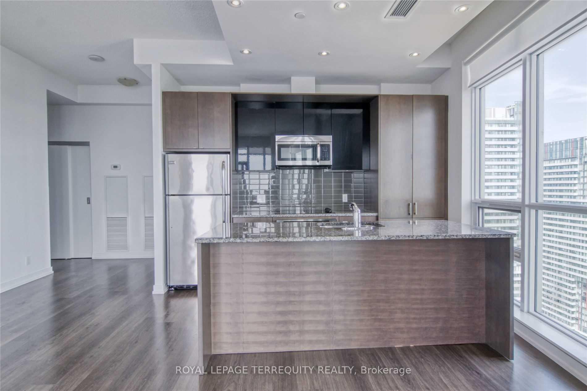 Photo 5 of Unit 2517, 98 Lillian Street, Toronto, Mount Pleasant West — HOMEH