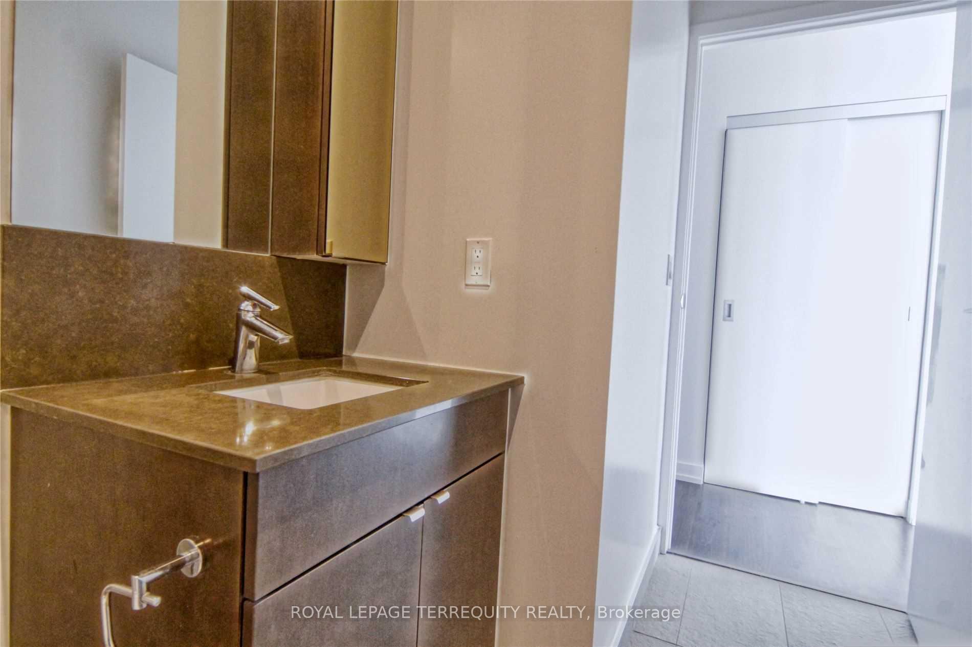 Photo 15 of Unit 2517, 98 Lillian Street, Toronto, Mount Pleasant West — HOMEH