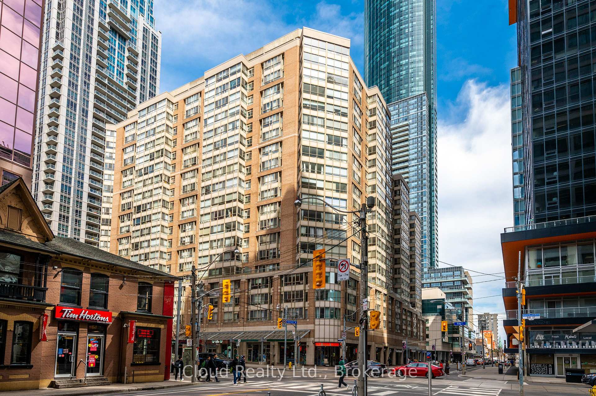 Front of Unit 1808, 44 Gerrard Street W