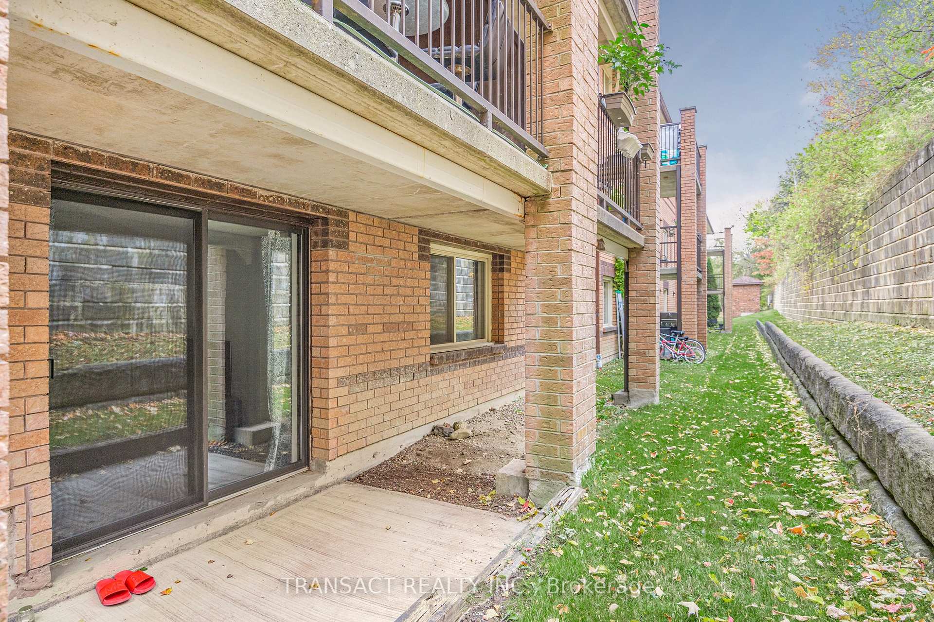 Photo 6 of Unit 108, 25 Meadow Lane, Barrie, Ardagh — HOMEH