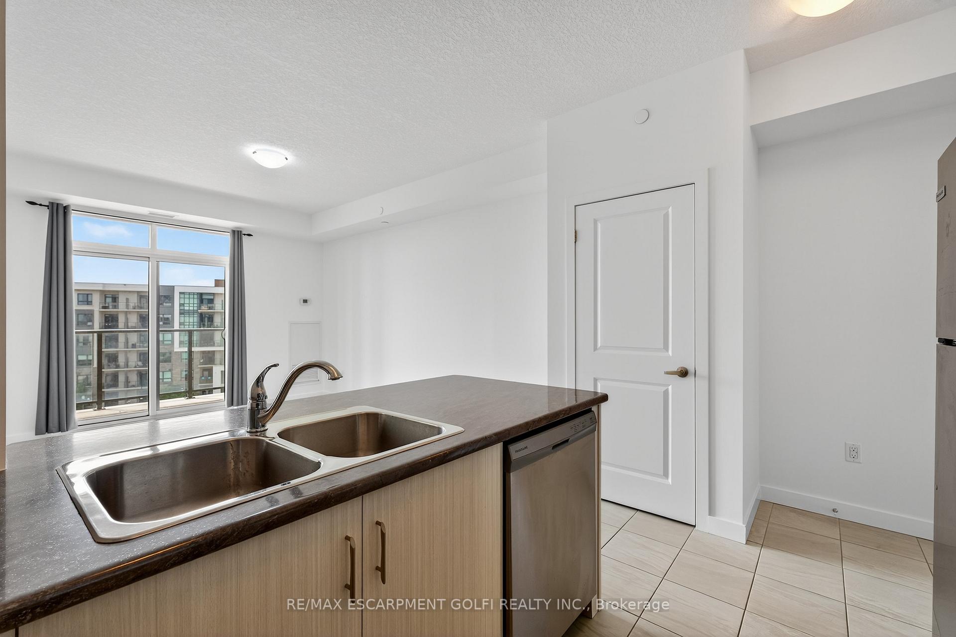 Photo 11 of Unit 530, 101 Shoreview Place, Hamilton, Stoney Creek — HOMEH