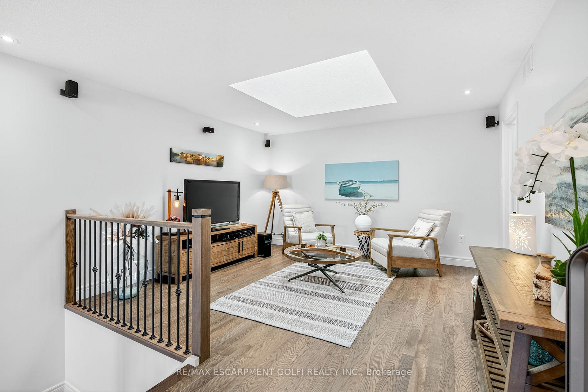 Photo 9 of Unit 17, 254 Gosling Gardens, Guelph, Clairfields/Hanlon Business Park — HOMEH