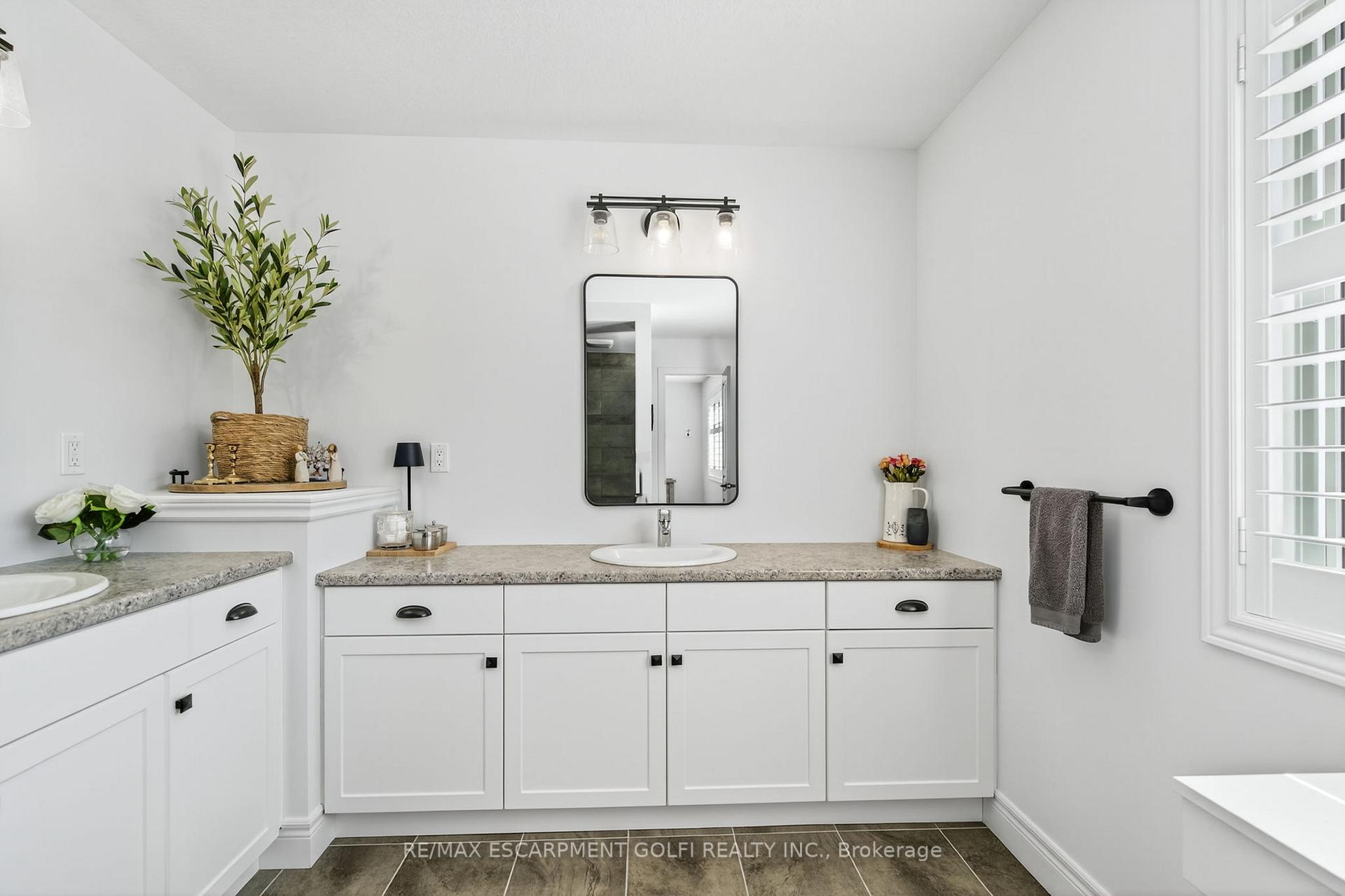 Photo 16 of Unit 17, 254 Gosling Gardens, Guelph, Clairfields/Hanlon Business Park — HOMEH