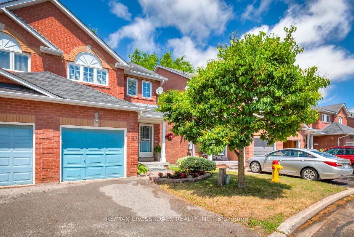 Photo 2 of Unit 26, 37 Arnold Estate Lane, Ajax, Central — HOMEH