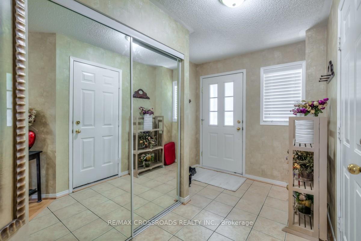 Photo 4 of Unit 26, 37 Arnold Estate Lane, Ajax, Central — HOMEH