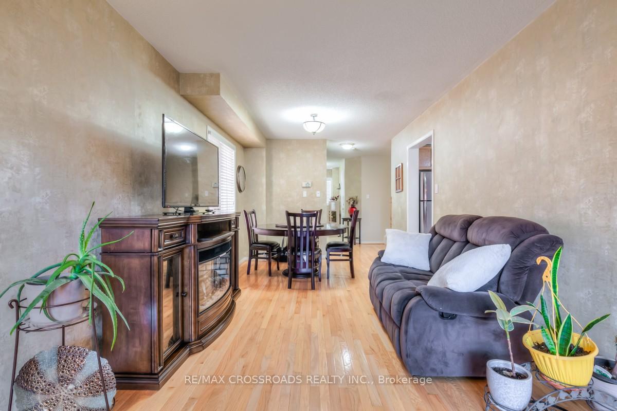 Photo 10 of Unit 26, 37 Arnold Estate Lane, Ajax, Central — HOMEH