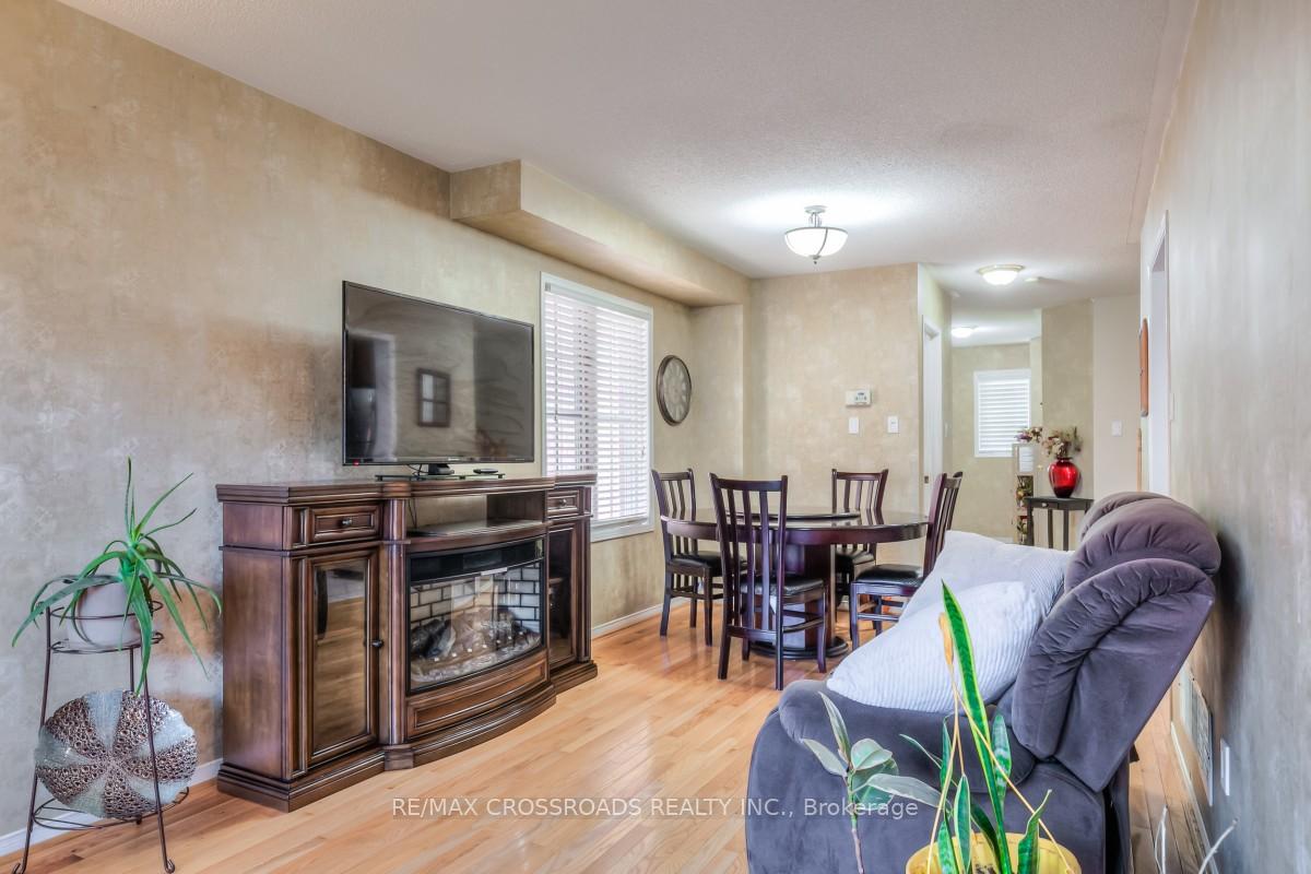 Photo 5 of Unit 26, 37 Arnold Estate Lane, Ajax, Central — HOMEH