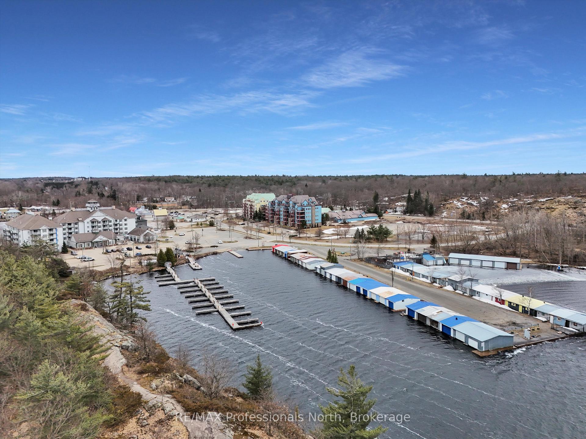 Photo 5 of Unit 305, 130 Steamship Bay Road, Gravenhurst, Muskoka (S) — HOMEH