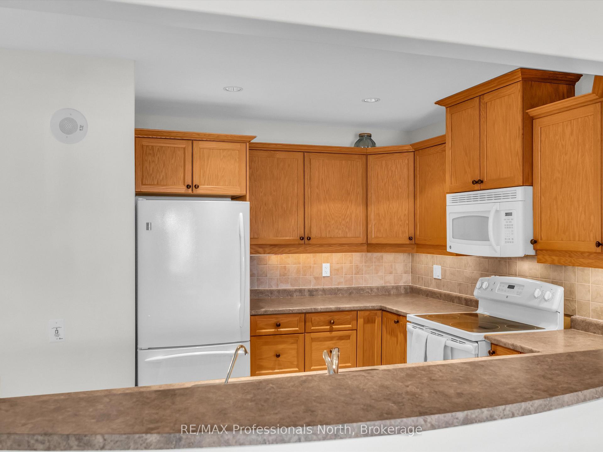 Photo 18 of Unit 305, 130 Steamship Bay Road, Gravenhurst, Muskoka (S) — HOMEH