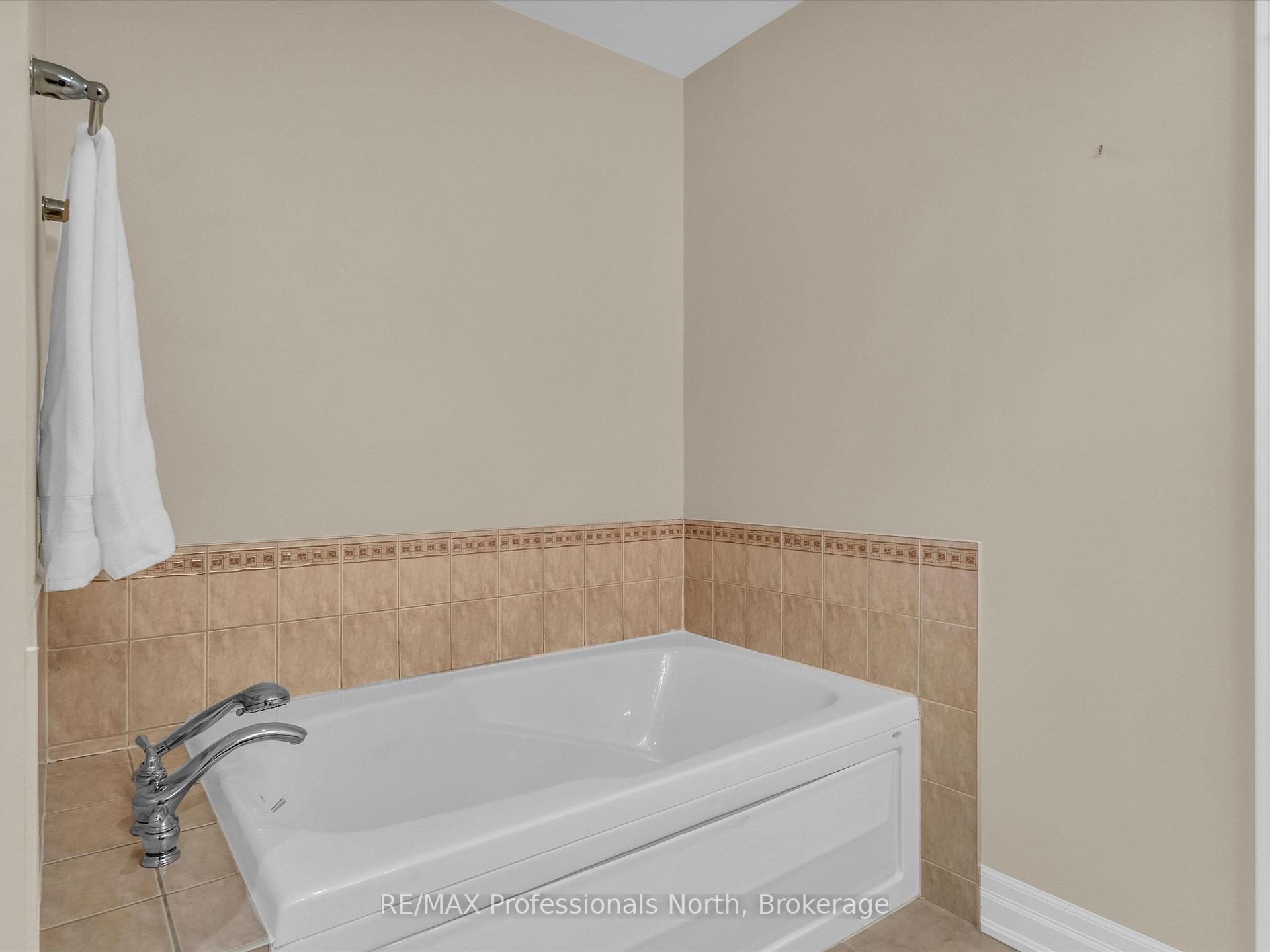Photo 15 of Unit 305, 130 Steamship Bay Road, Gravenhurst, Muskoka (S) — HOMEH
