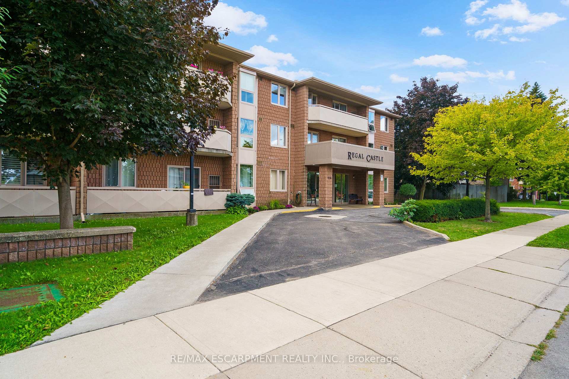 Photo 1 of Unit 213, 416 Limeridge Road E, Hamilton, Bruleville — HOMEH