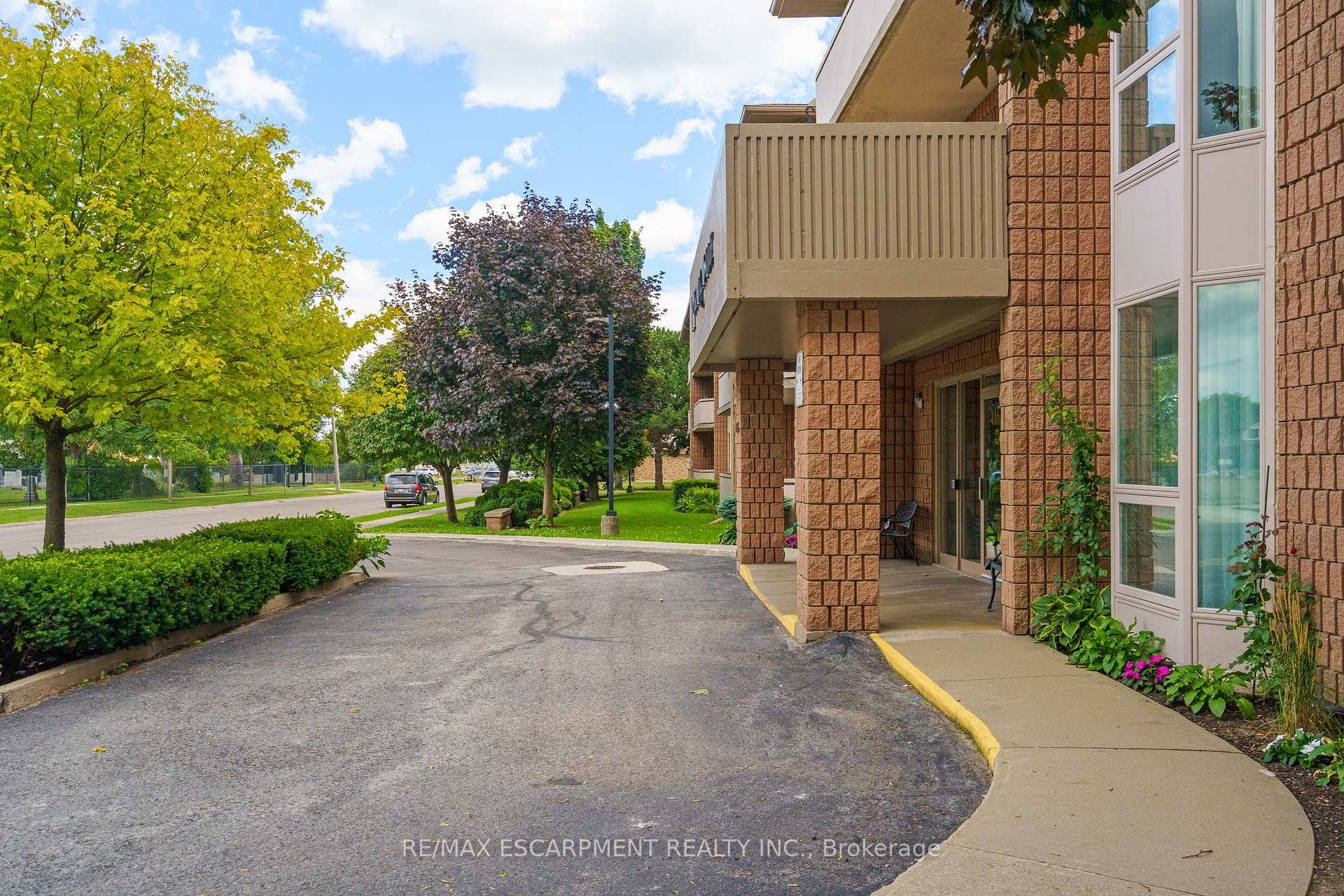 Photo 5 of Unit 213, 416 Limeridge Road E, Hamilton, Bruleville — HOMEH