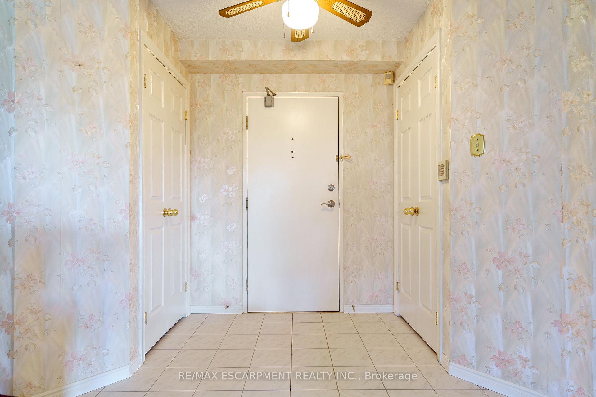 Photo 6 of Unit 213, 416 Limeridge Road E, Hamilton, Bruleville — HOMEH