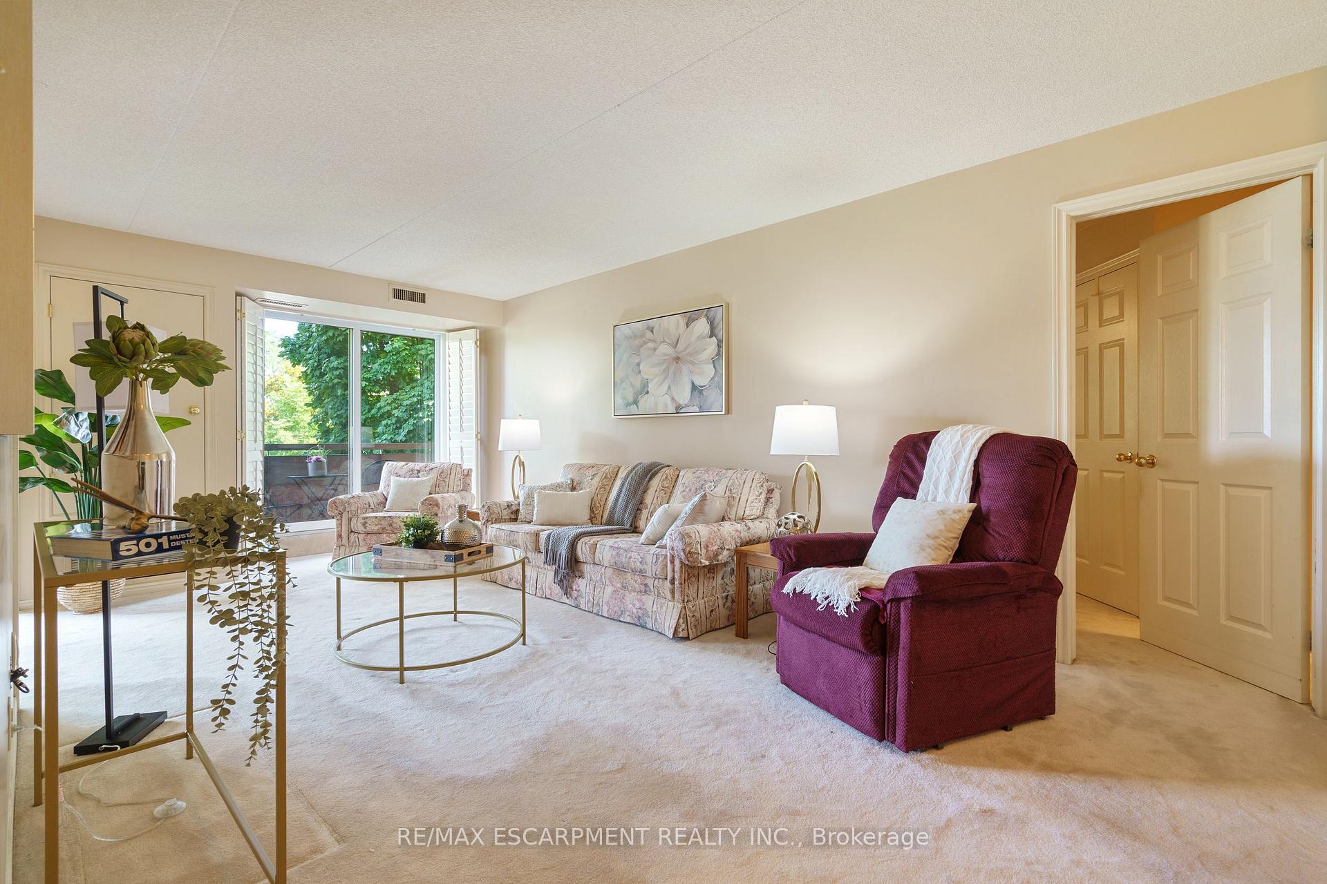 Photo 4 of Unit 213, 416 Limeridge Road E, Hamilton, Bruleville — HOMEH