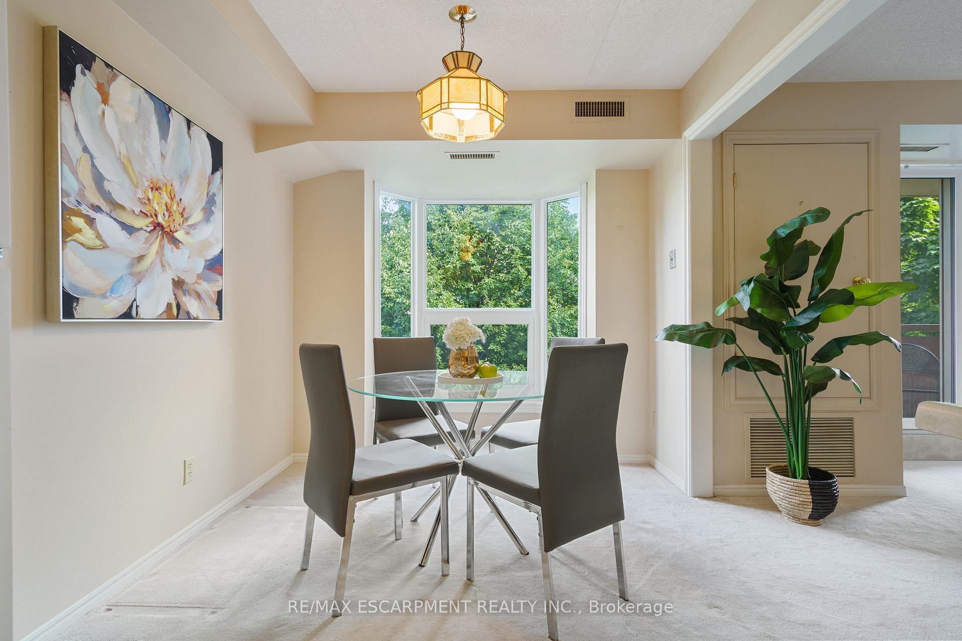 Photo 7 of Unit 213, 416 Limeridge Road E, Hamilton, Bruleville — HOMEH