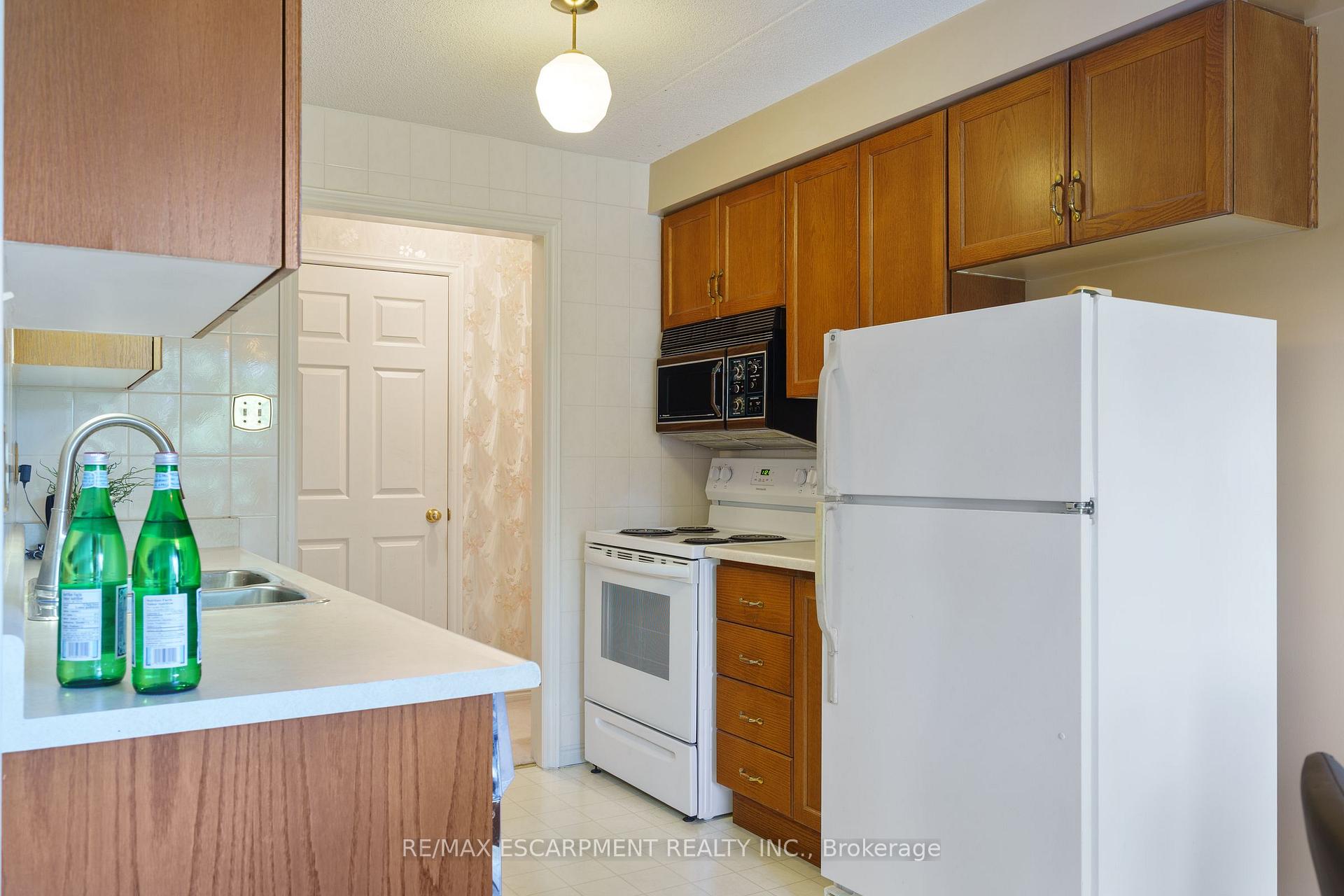 Photo 18 of Unit 213, 416 Limeridge Road E, Hamilton, Bruleville — HOMEH