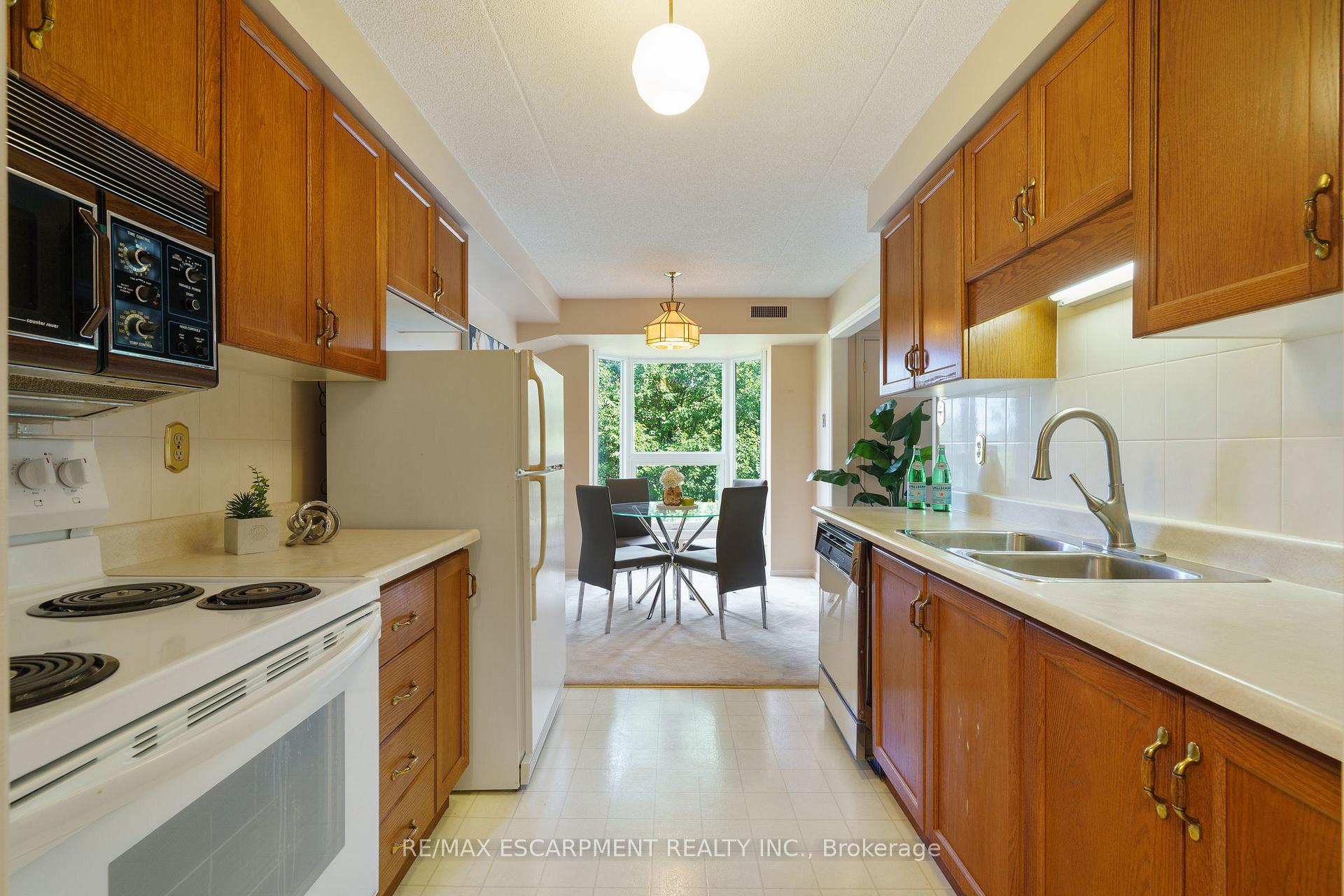 Photo 20 of Unit 213, 416 Limeridge Road E, Hamilton, Bruleville — HOMEH