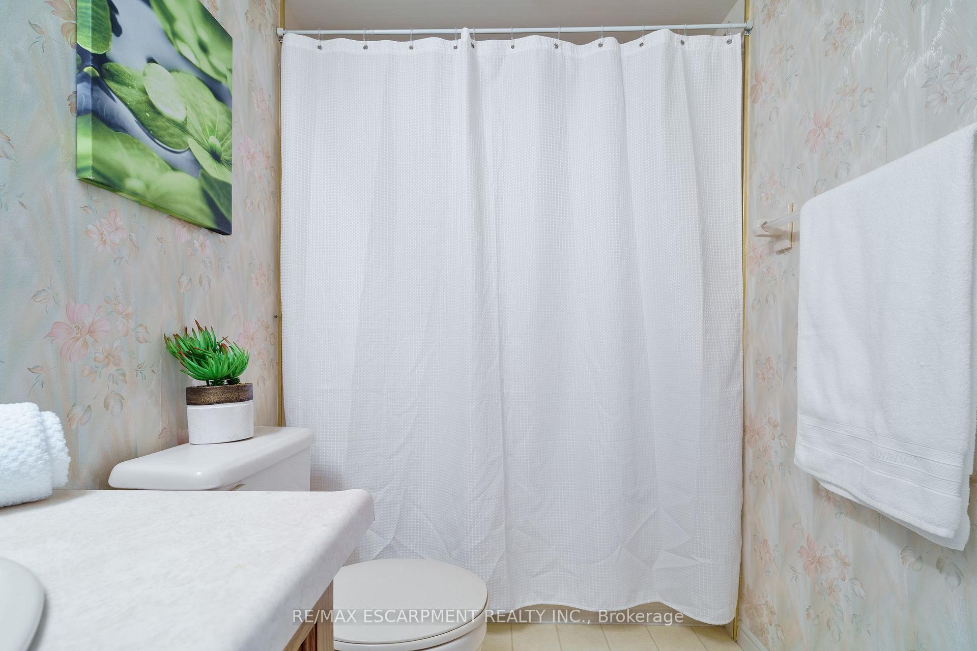Photo 16 of Unit 213, 416 Limeridge Road E, Hamilton, Bruleville — HOMEH