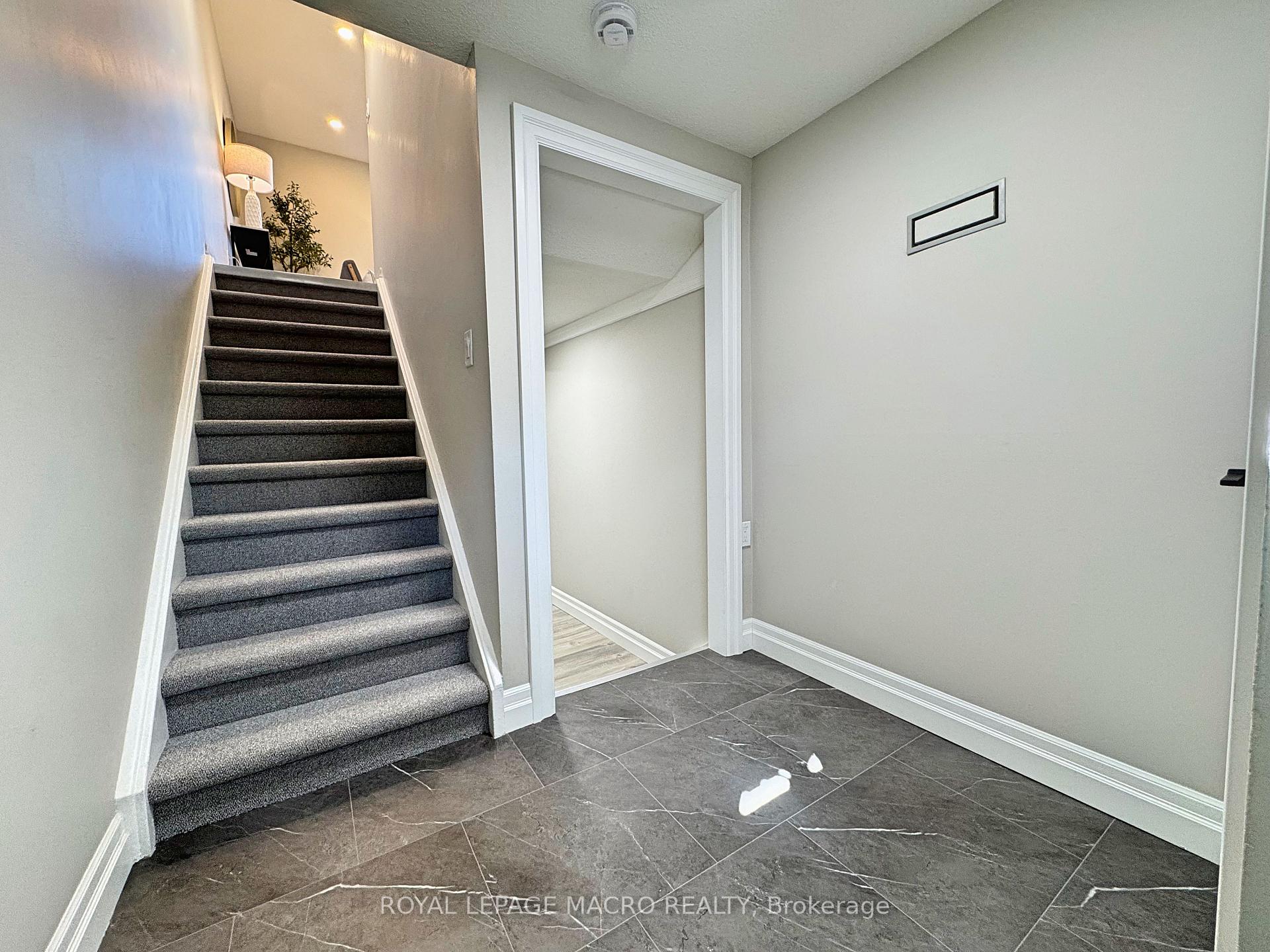 Photo 3 of Unit 35, 125 Bonaventure Drive, Hamilton, Gilbert — HOMEH