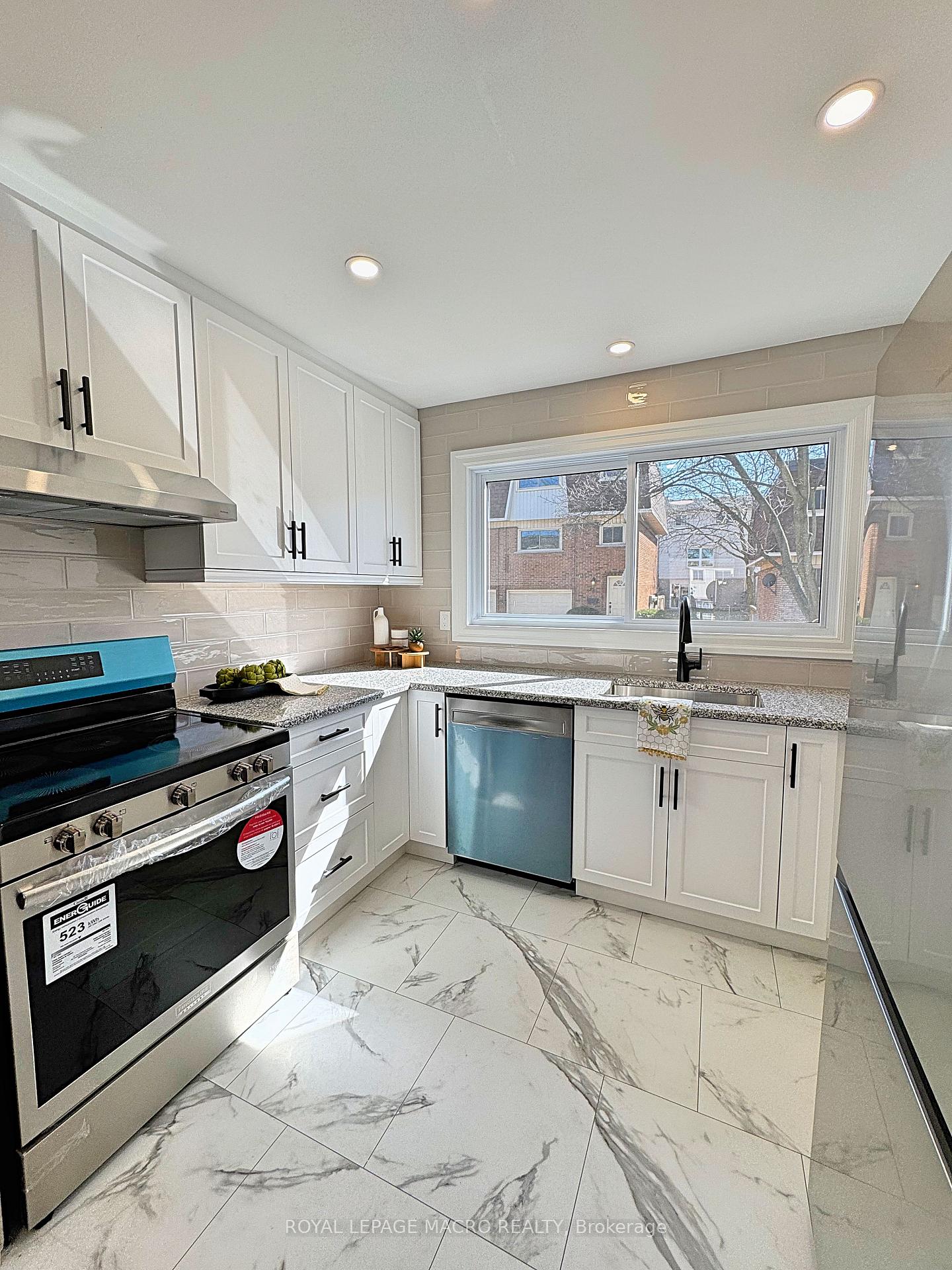 Photo 27 of Unit 35, 125 Bonaventure Drive, Hamilton, Gilbert — HOMEH