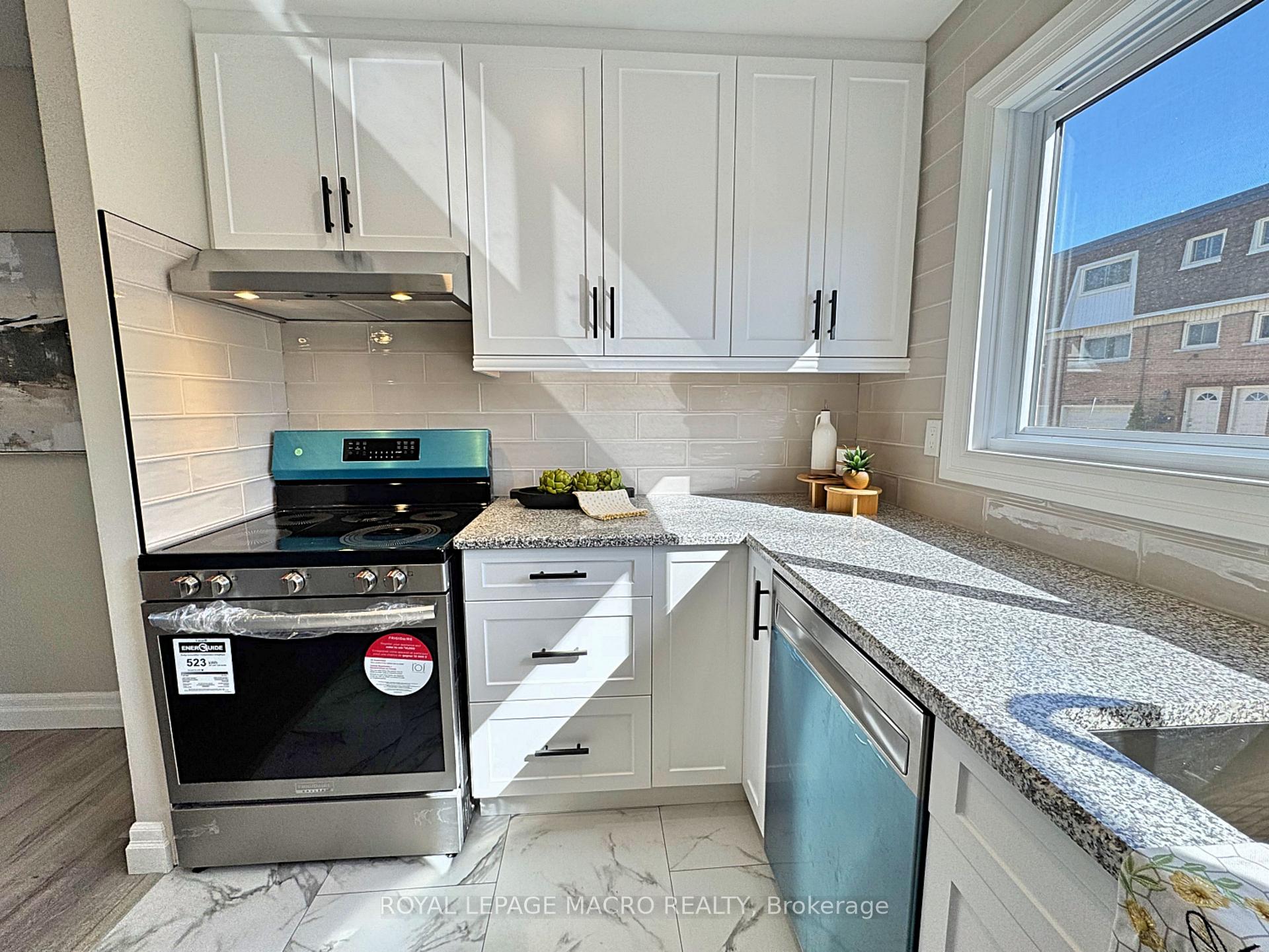 Photo 7 of Unit 35, 125 Bonaventure Drive, Hamilton, Gilbert — HOMEH