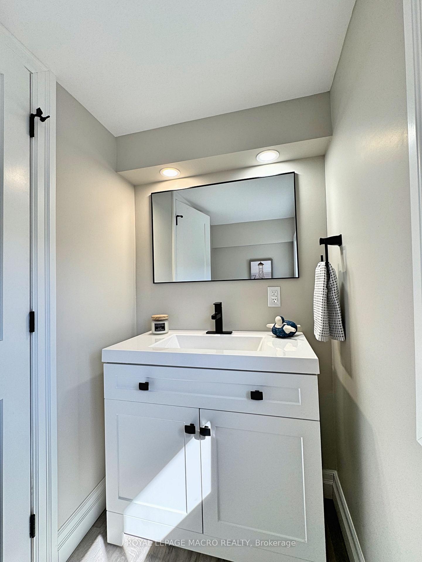 Photo 10 of Unit 35, 125 Bonaventure Drive, Hamilton, Gilbert — HOMEH