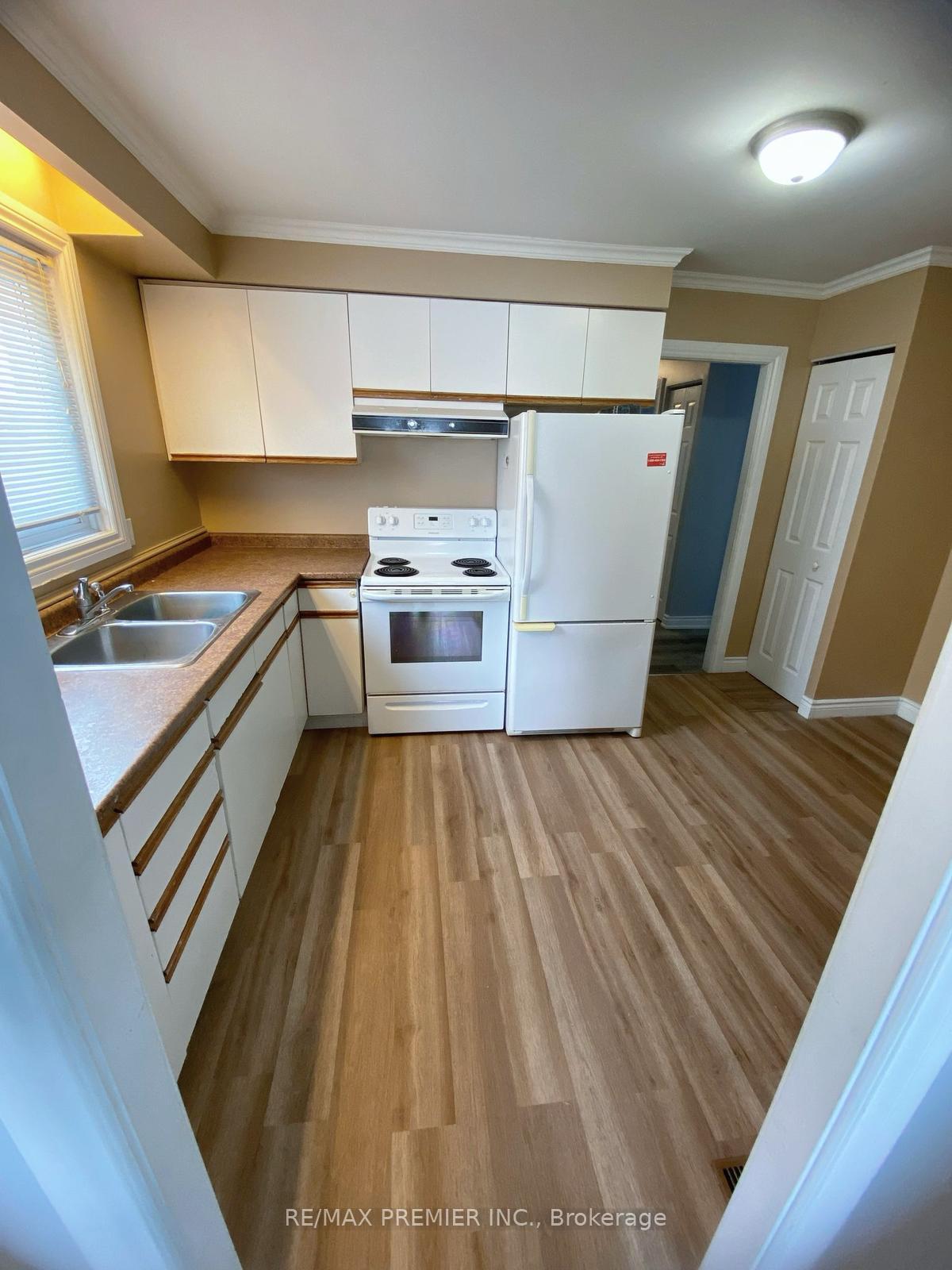 Photo 4 of Unit Upper, 95 Daphne Crescent, Barrie, Cundles East — HOMEH