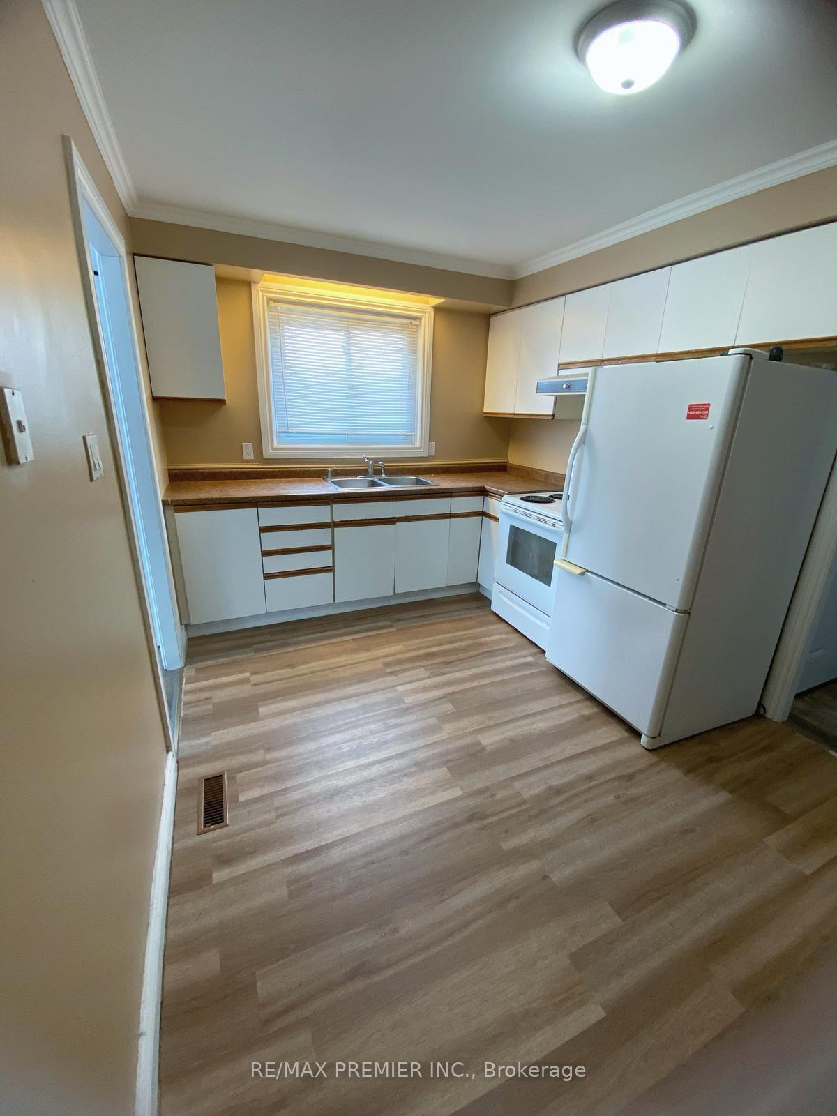 Photo 5 of Unit Upper, 95 Daphne Crescent, Barrie, Cundles East — HOMEH