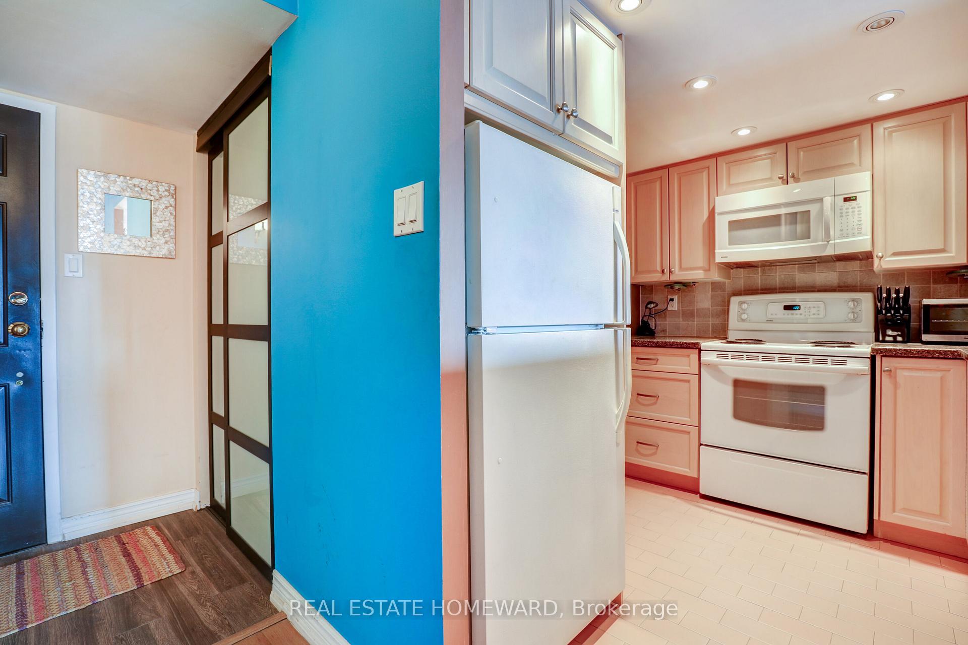 Photo 6 of Unit 806, 65 Scadding Avenue, Toronto, Waterfront Communities — HOMEH