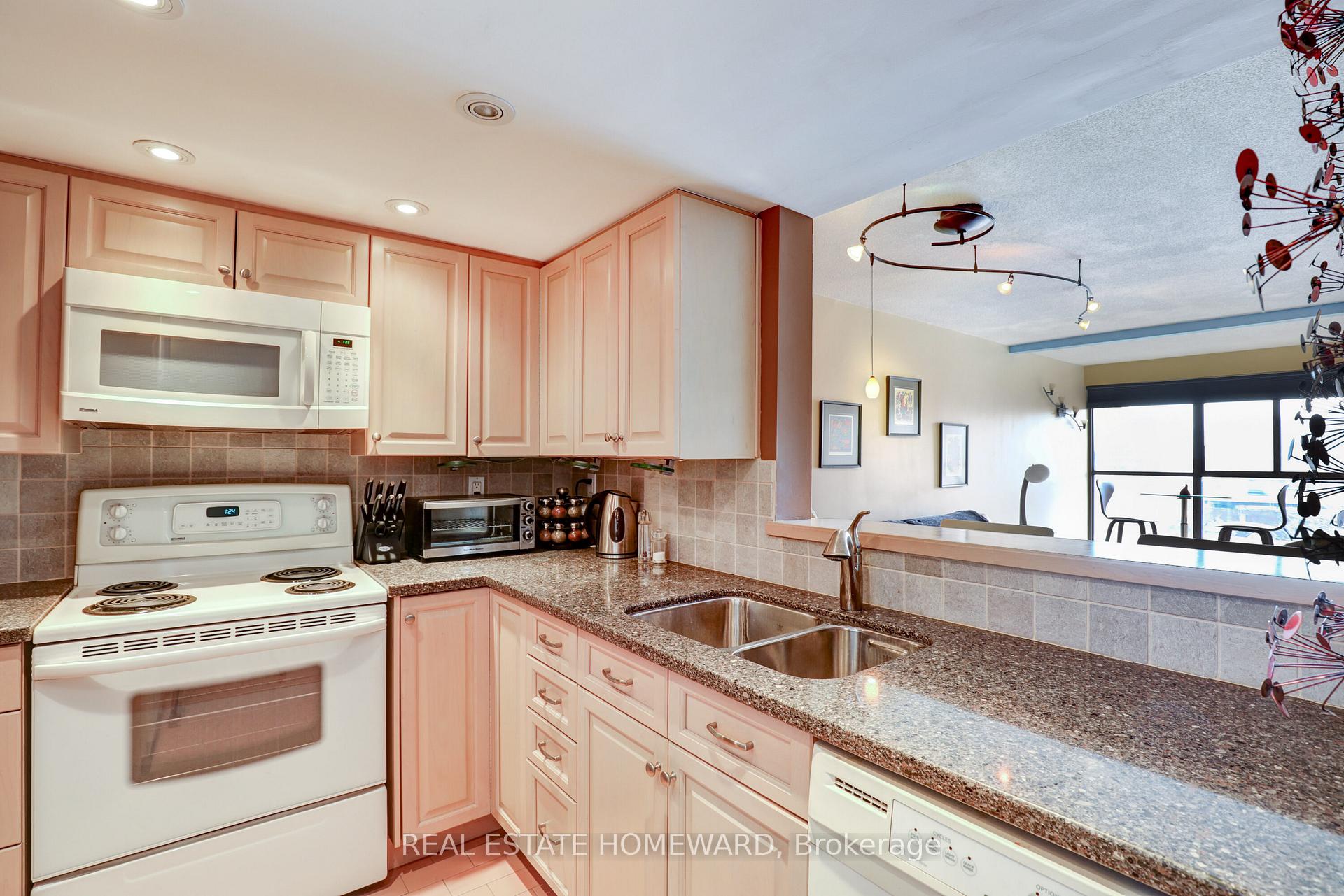 Photo 24 of Unit 806, 65 Scadding Avenue, Toronto, Waterfront Communities — HOMEH