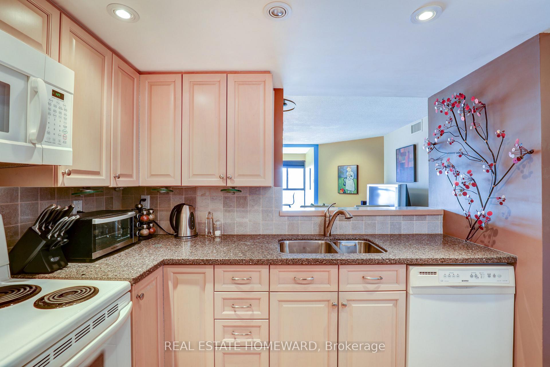Photo 8 of Unit 806, 65 Scadding Avenue, Toronto, Waterfront Communities — HOMEH