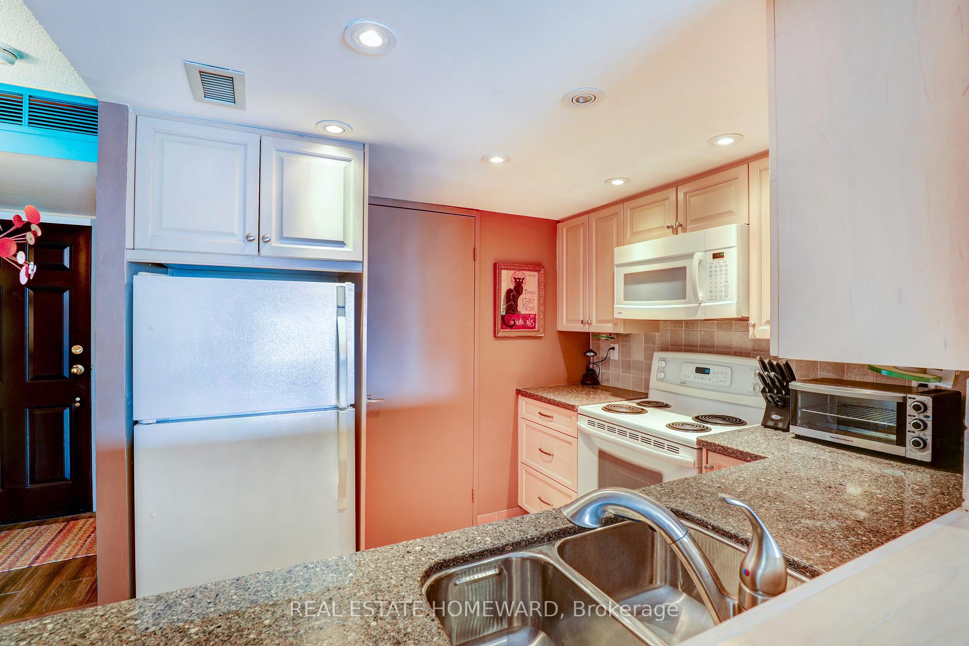 Photo 3 of Unit 806, 65 Scadding Avenue, Toronto, Waterfront Communities — HOMEH