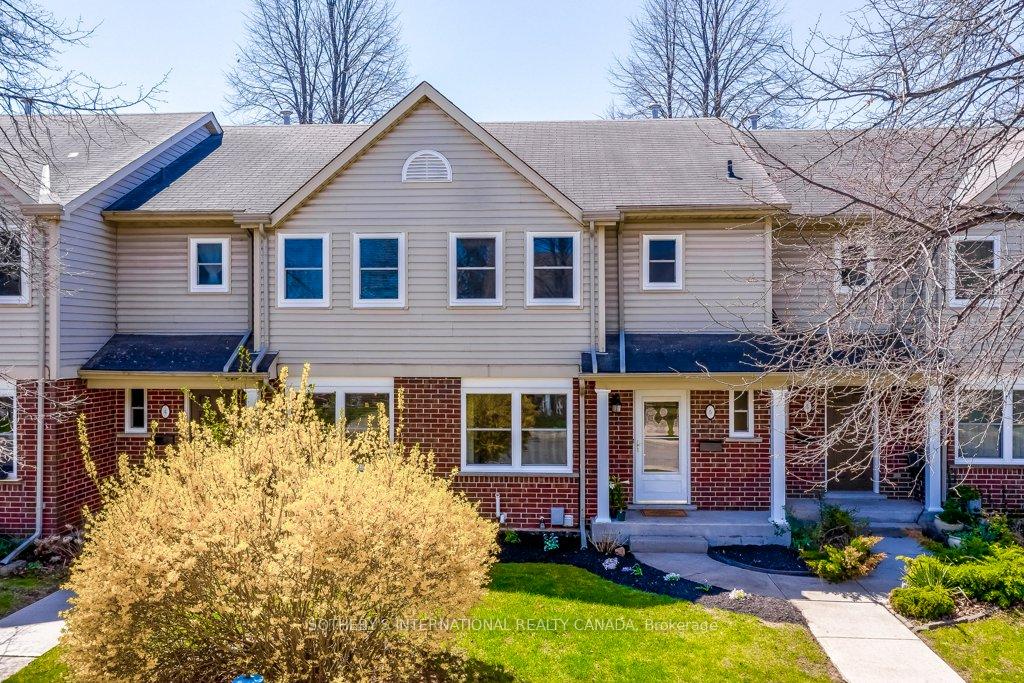 Front of Unit 5, 55 Kerman Avenue