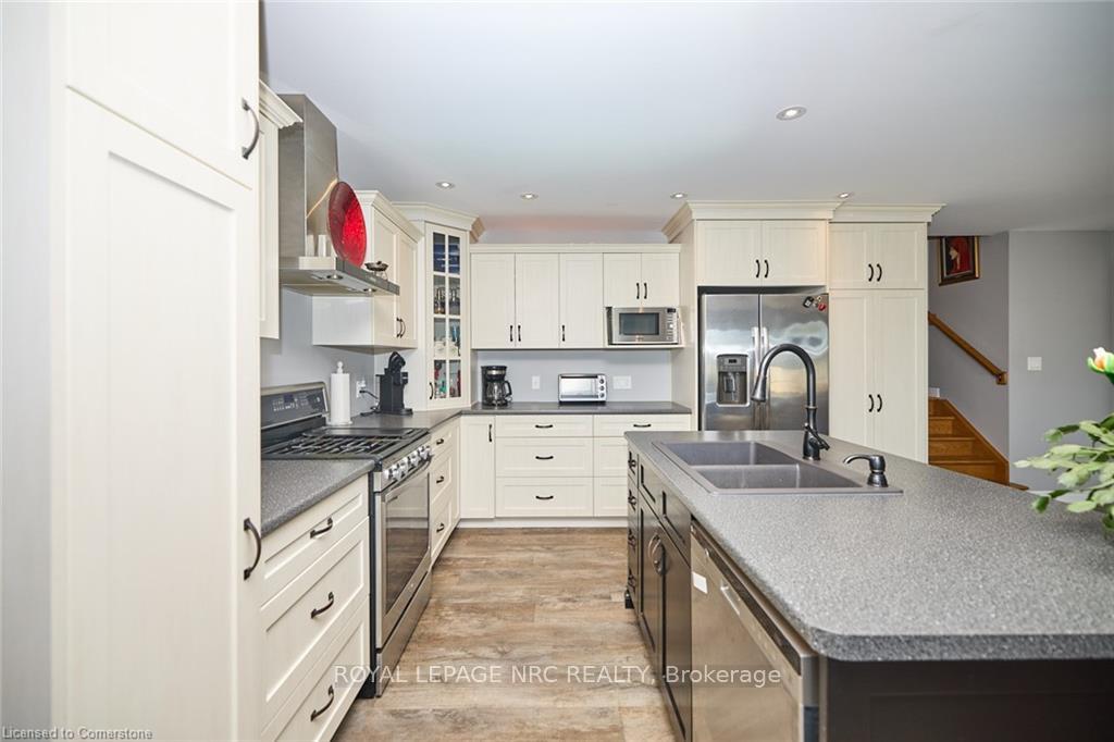 Photo 1 of 226 Woolverton Road, Grimsby, Grimsby Escarpment — HOMEH