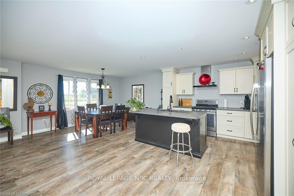 Photo 11 of 226 Woolverton Road, Grimsby, Grimsby Escarpment — HOMEH