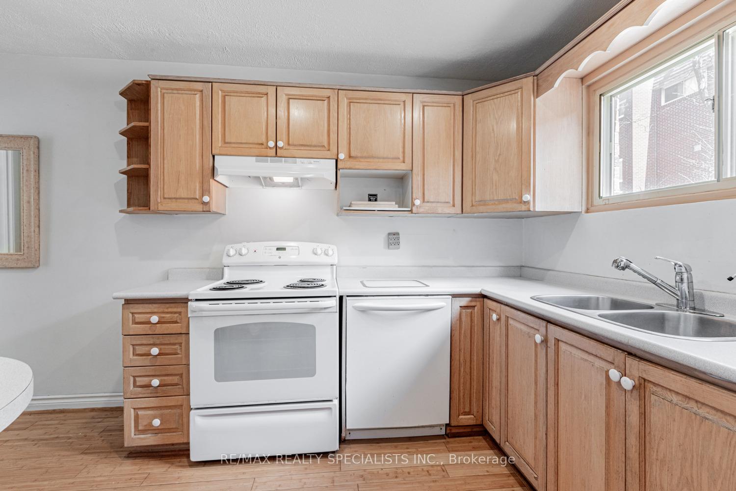 Photo 4 of 116 Wales Avenue, Markham, Old Markham Village — HOMEH