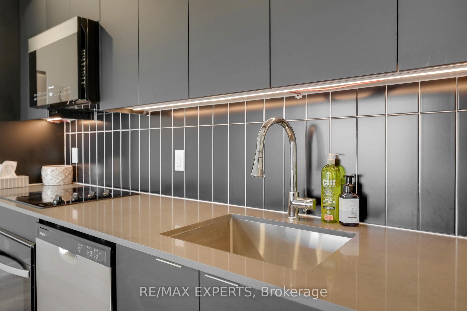 Photo 10 of Unit 424, 10 Abeja Street, Vaughan, Concord — HOMEH