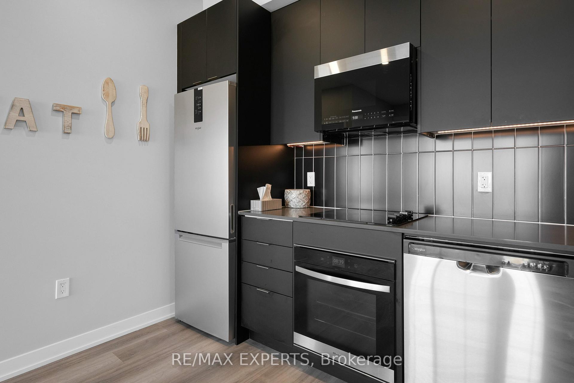 Photo 6 of Unit 424, 10 Abeja Street, Vaughan, Concord — HOMEH