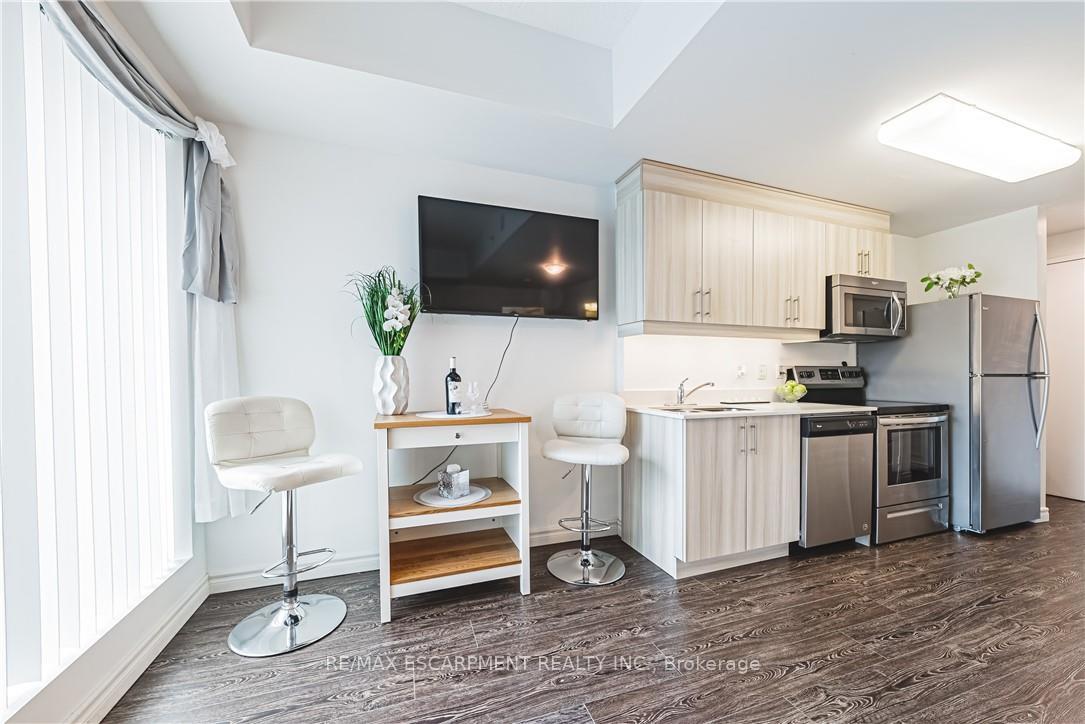Photo 8 of Unit 1108, 158 King Street N, Waterloo, Beechwood/University — HOMEH