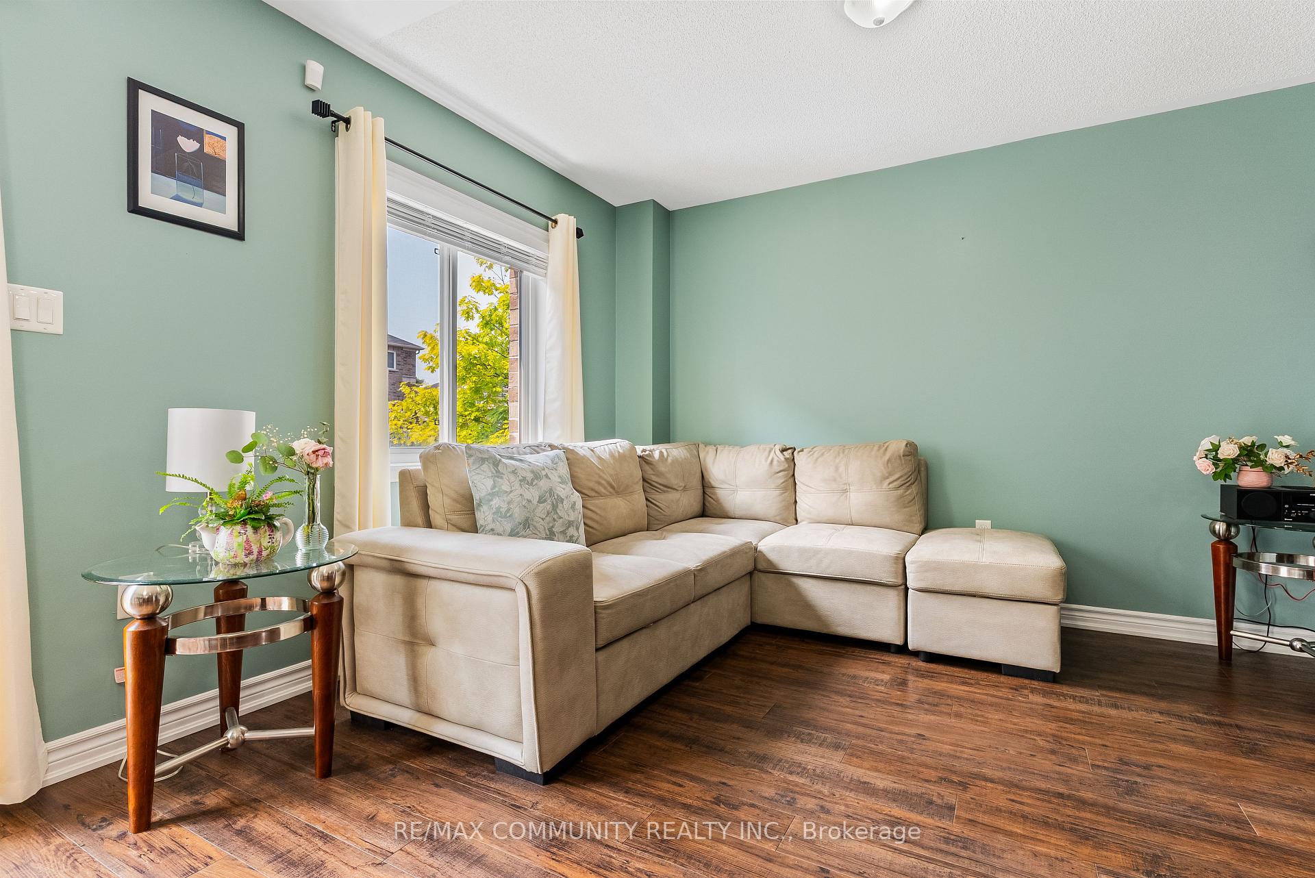 Photo 8 of 6 Ken Bromley Lane, Clarington, Bowmanville — HOMEH