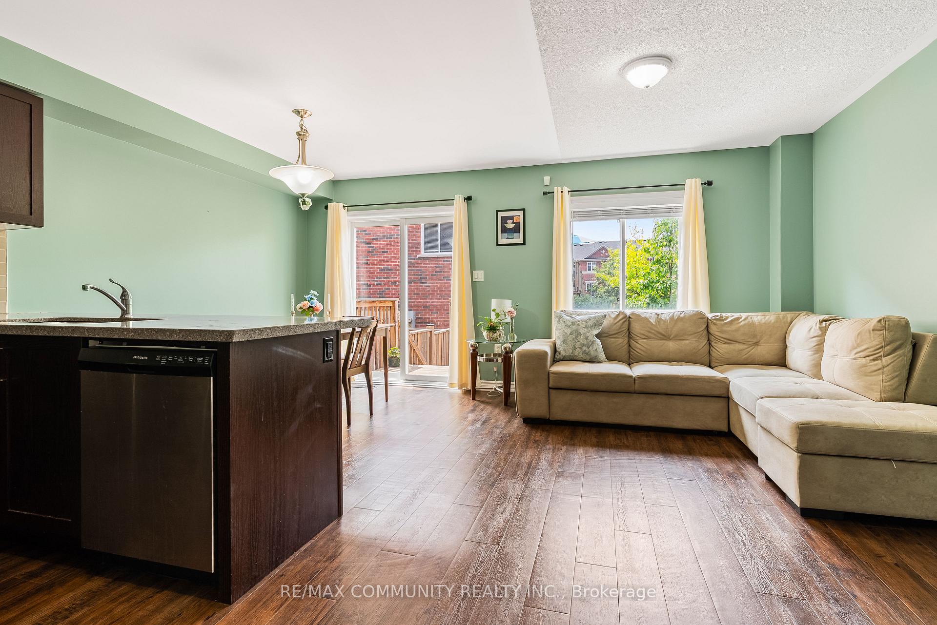 Photo 10 of 6 Ken Bromley Lane, Clarington, Bowmanville — HOMEH