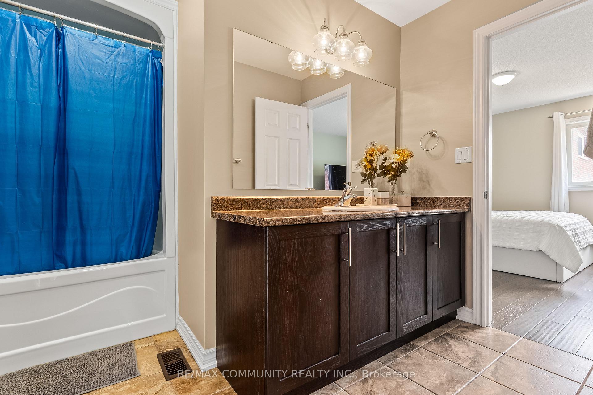 Photo 13 of 6 Ken Bromley Lane, Clarington, Bowmanville — HOMEH