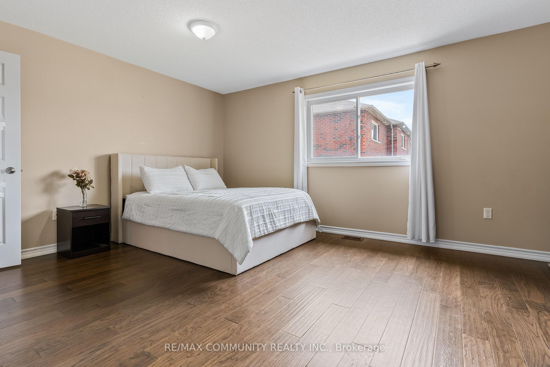 Photo 14 of 6 Ken Bromley Lane, Clarington, Bowmanville — HOMEH
