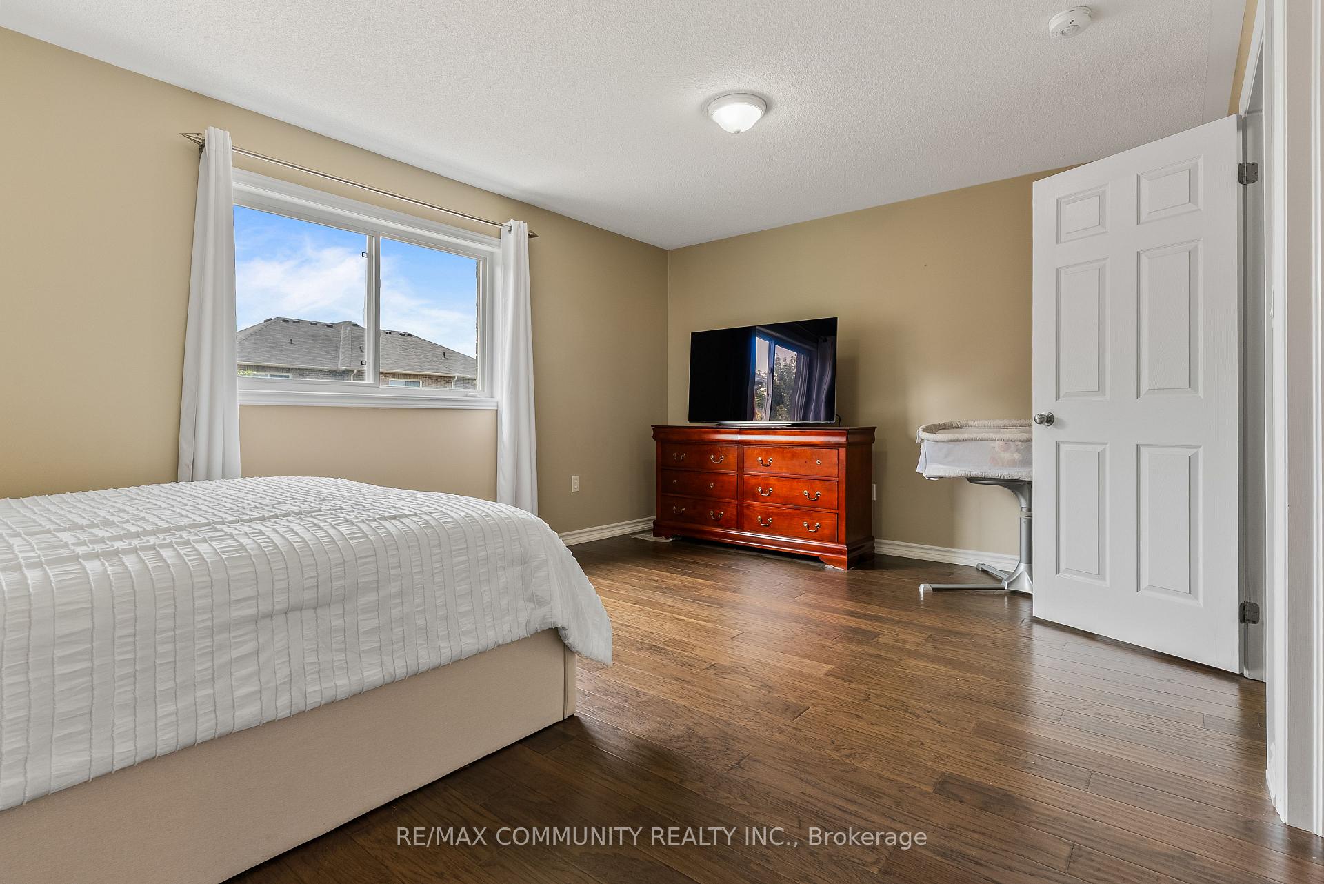 Photo 15 of 6 Ken Bromley Lane, Clarington, Bowmanville — HOMEH