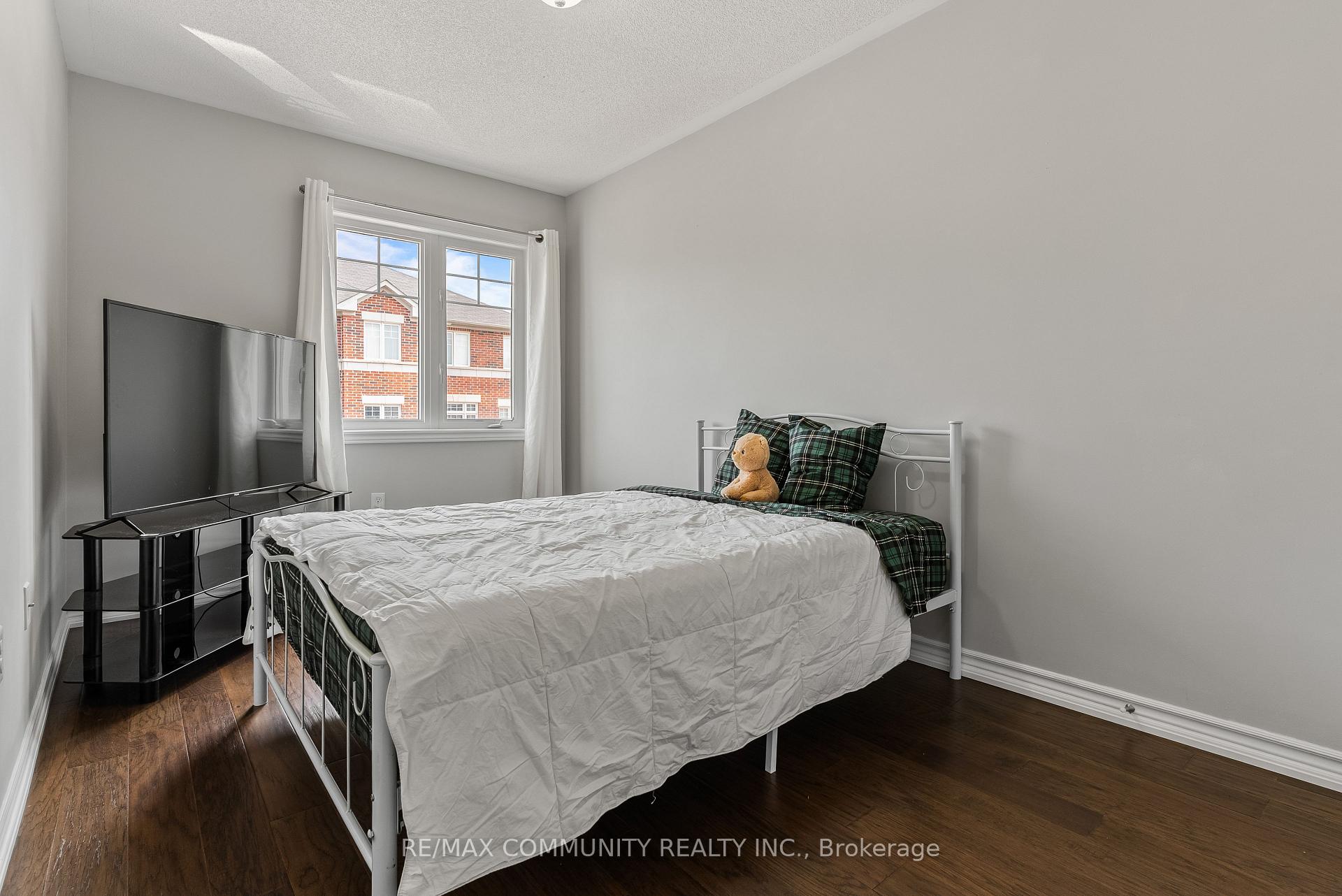 Photo 19 of 6 Ken Bromley Lane, Clarington, Bowmanville — HOMEH
