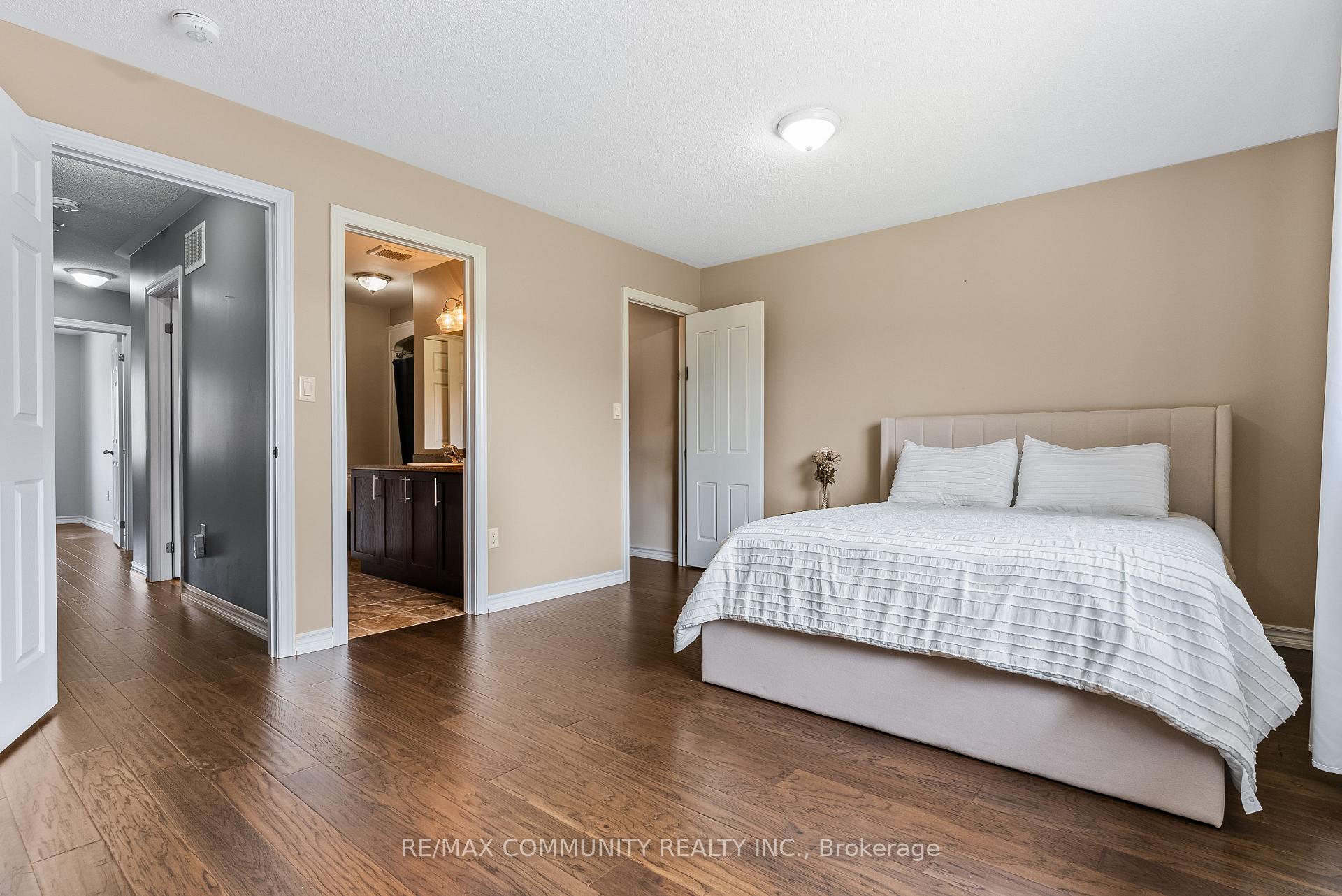 Photo 21 of 6 Ken Bromley Lane, Clarington, Bowmanville — HOMEH