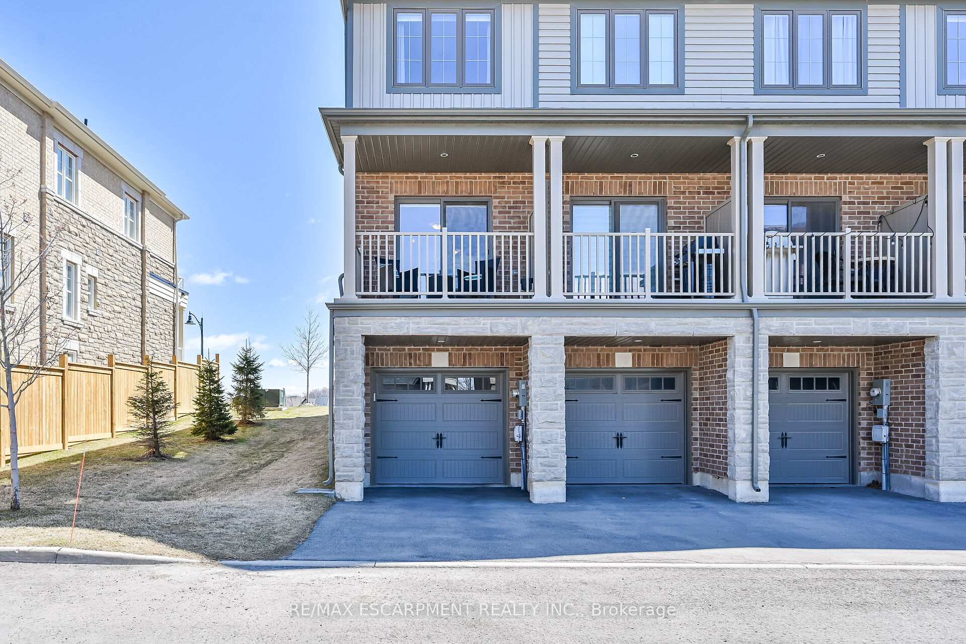 Photo 2 of 343 Skinner Road, Hamilton, Waterdown — HOMEH