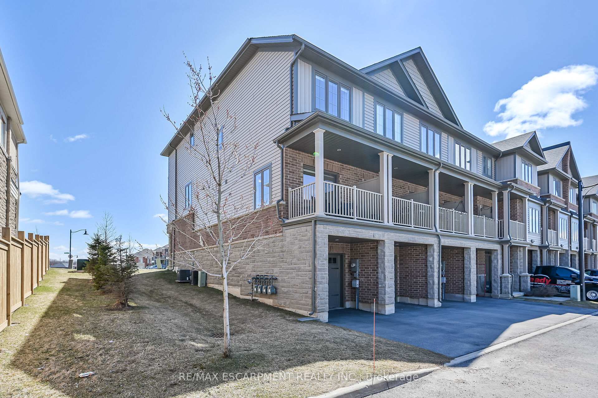 Photo 4 of 343 Skinner Road, Hamilton, Waterdown — HOMEH